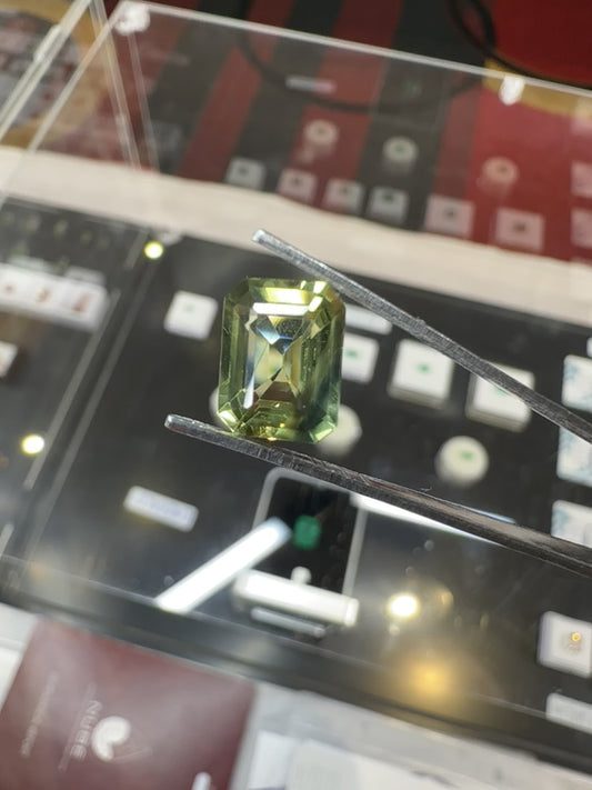 4.4ct Yellowish-Green Natural Sapphire